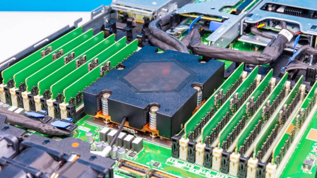 Dell-PowerEdge-R6715-CPU-2-1068x601.jpg